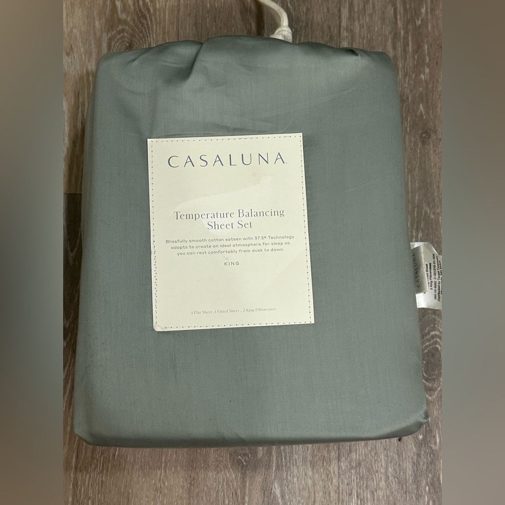 Casaluna Temperature Balancing Sheet Set. King. Sage Green.